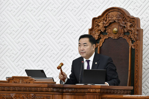 Төсвийн хүрээний мэдэгдэл, төсвийн төсөөллийн тухай хуульд өөрчлөлт оруулах тухай хуулийн төслийг дөрөв дэх хэлэлцүүлэгт шилжүүллээ